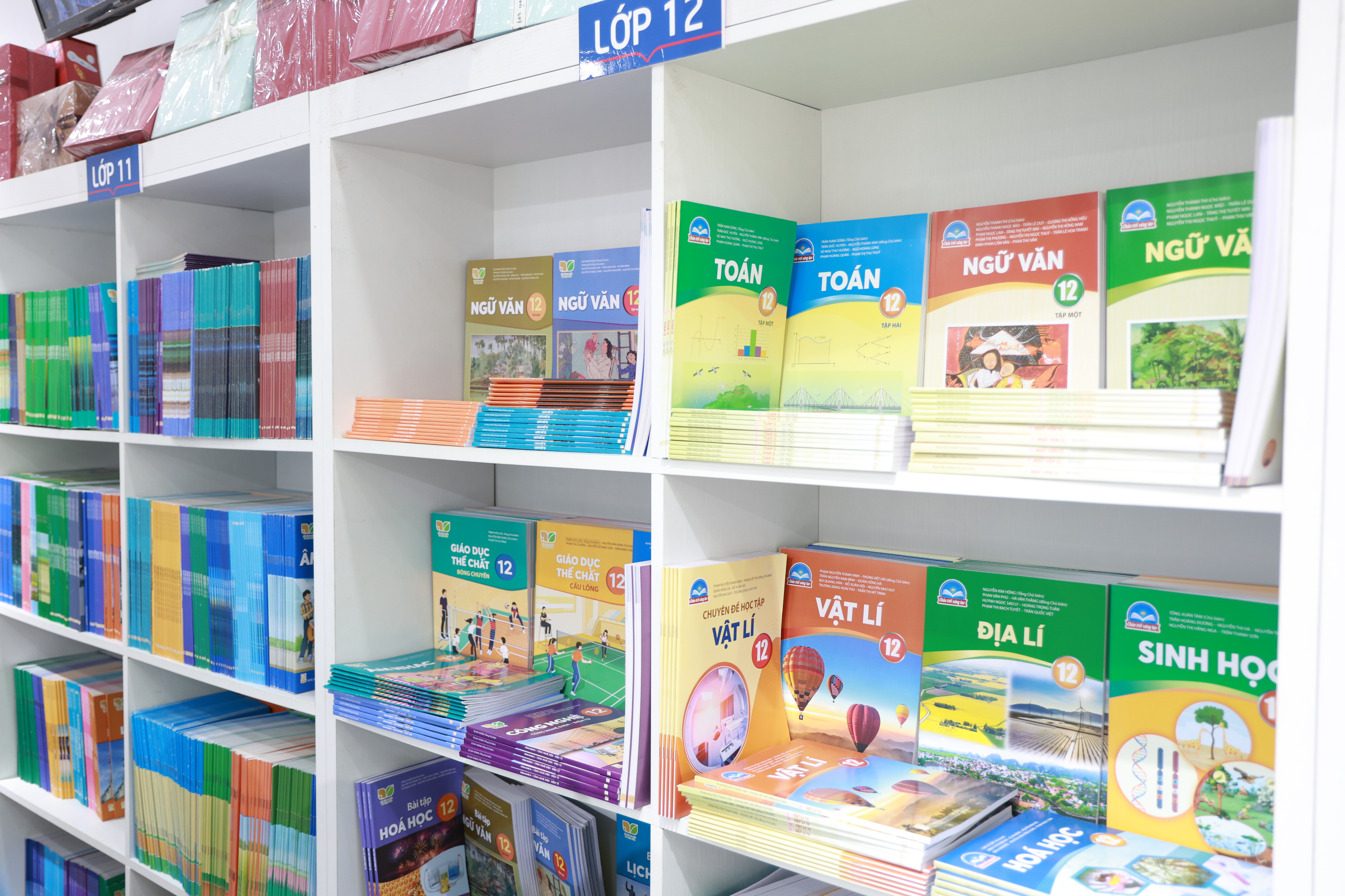 Đăng ký mua SGK qua trường, cửa hàng uy tín giúp tránh mua phải sách giả
