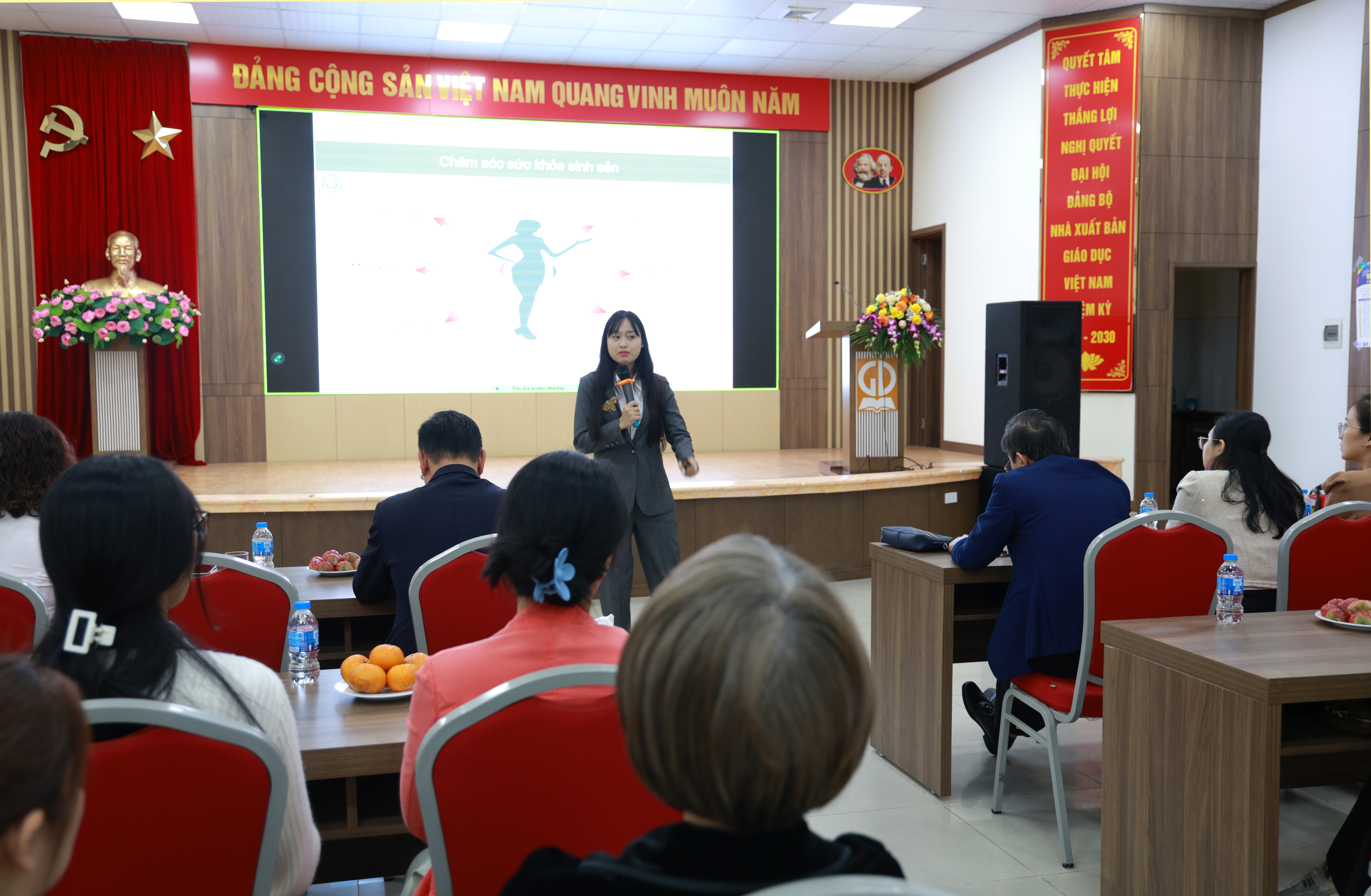 Công đoàn Nhà xuất bản Giáo dục Việt Nam tổ chức Tọa đàm chuyên đề “Chăm sóc sức khỏe – Giữ gìn hạnh phúc gia đình”